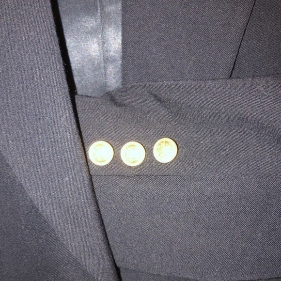 Size 8 petite navy blue‎ blazer with gold buttons double pockets on the front - Picture 5 of 5